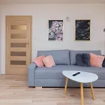 Mokotow Reytan By Renters شقة وارسو