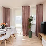 Mokotow Reytan By Renters شقة وارسو