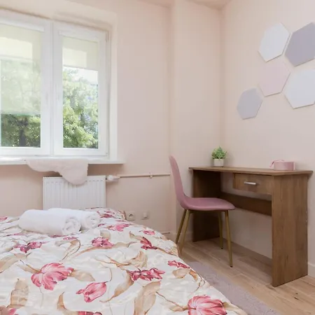 Mokotow Reytan By Renters شقة