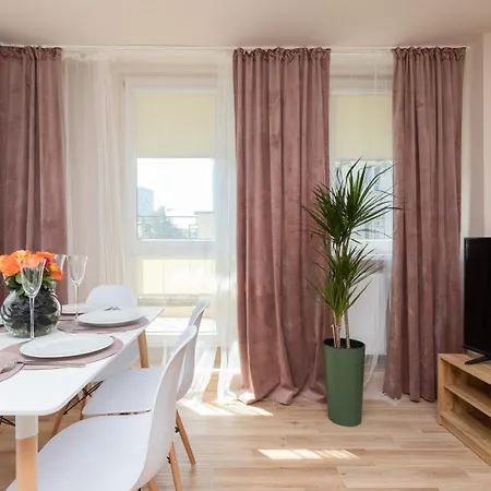 Mokotow Reytan By Renters شقة *